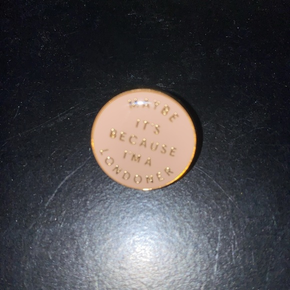 Burberry pin - Picture 3 of 3